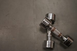 Ćwiczenia w domu na mięśnie czyli jak nie przytyć pracując z domu?