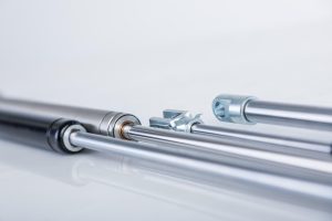 Uszczelnienia hydrauliczne – jak dobrać uszczelnienia tłoka i tłoczyska do warunków pracy